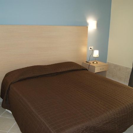 Guest House Golfo Xifonio Augusta Bagian luar foto