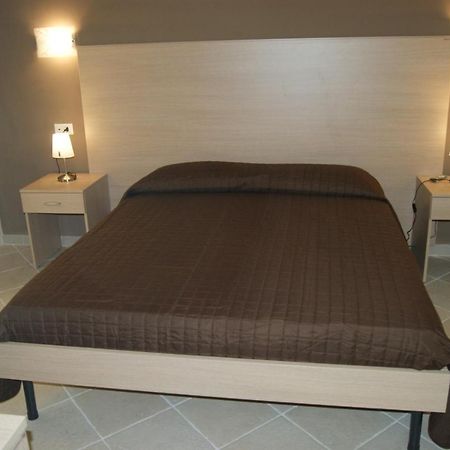 Guest House Golfo Xifonio Augusta Bagian luar foto