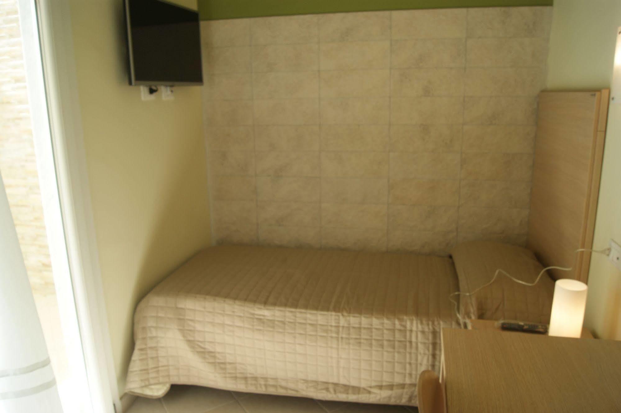 Guest House Golfo Xifonio Augusta Bagian luar foto
